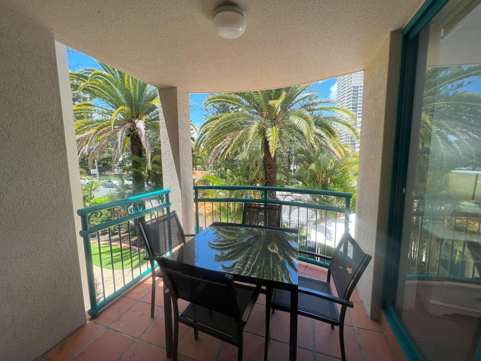 Cha Private Apts Aruba Beach ゴールドコースト エクステリア 写真
