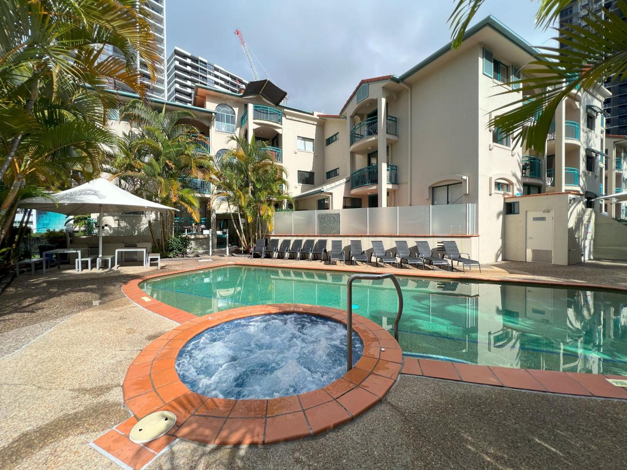 Cha Private Apts Aruba Beach ゴールドコースト エクステリア 写真